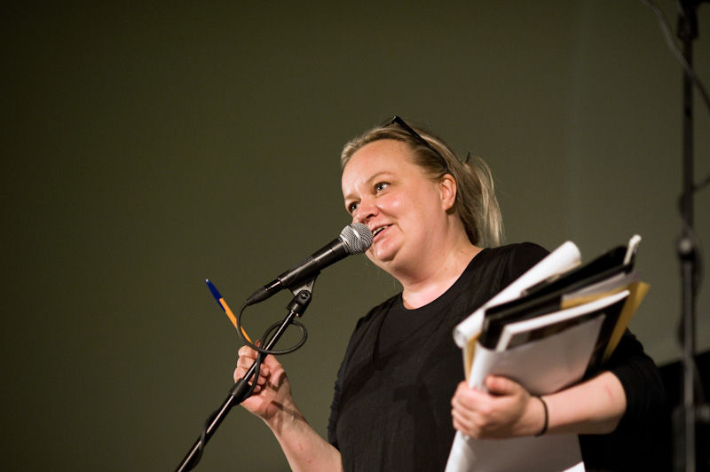 Johanna Saarinen informoi staffia staff-infossa