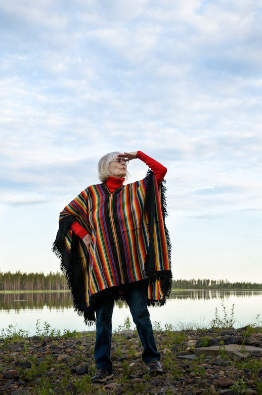 Harriet Andersson tähystelee Monikaa muistellen