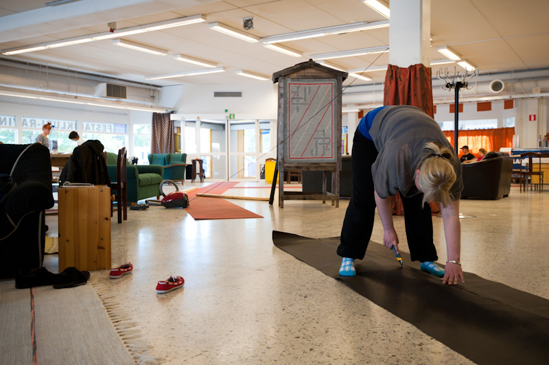 Leikkaushommia festivaaliklubin rakennustalkoissa