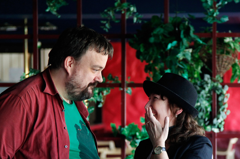 Olaf M&ouml;ller ja Athina Rachel Tsangari keskustelevat