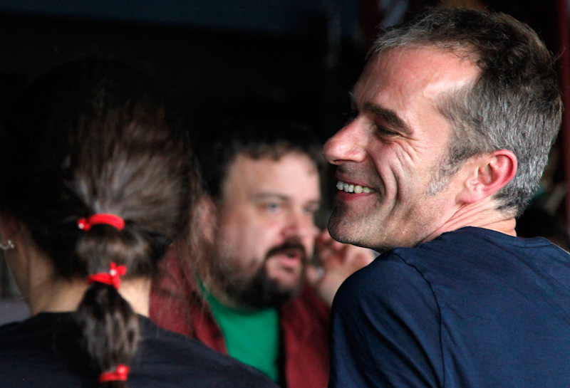 Gilles Charmantia naurattaa