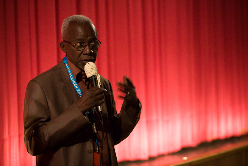 Ohjaaja Souleymane Ciss&eacute; esittelee elokuvaansa Yeelen