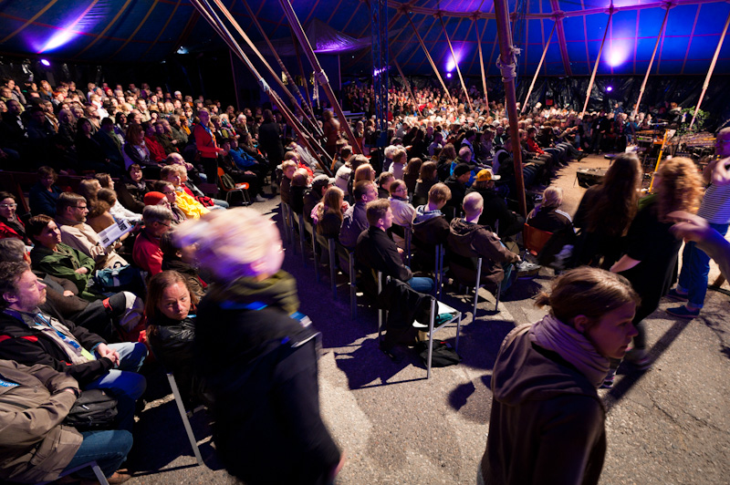 Metropoliksen yleis&ouml;&auml; ennen mykk&auml;esityksen alkua