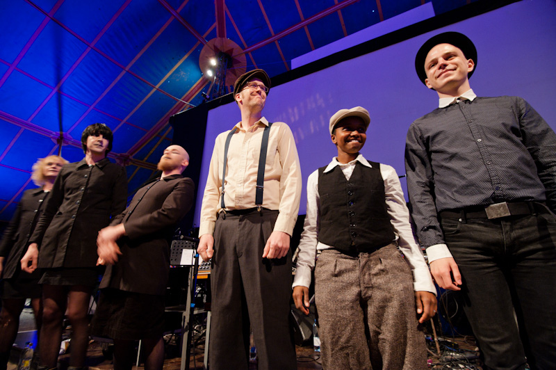 Cleaning Women, Gudmund &Oslash;stg&aring;rd, Nasra ja Ivan Afanasyev