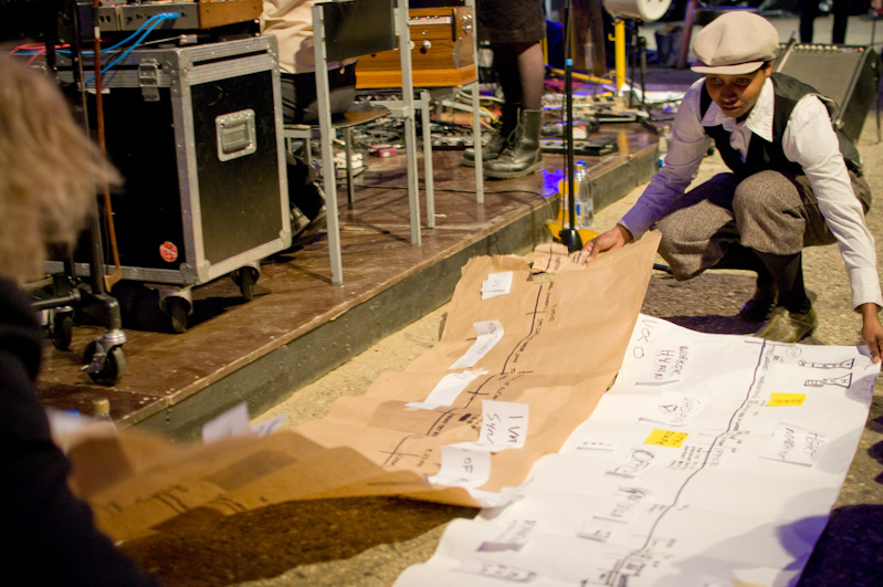 Nasra levitt&auml;m&auml;ss&auml; mykk&auml;elokuvan nuotteja