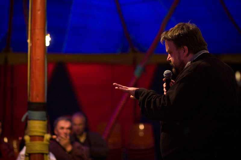 Olaf M&ouml;ller esittelee neuvostoliittolaisen Loista t&auml;hti, loista-elokuvan