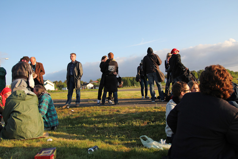 Vapaaehtoisty&ouml;ntekij&ouml;it&auml; Kitisenjoen rannassa