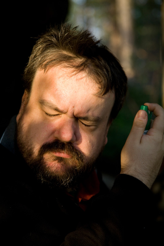 Olaf M&ouml;ller valmistautuu hyttysten hy&ouml;kk&auml;ykseen Luostolla