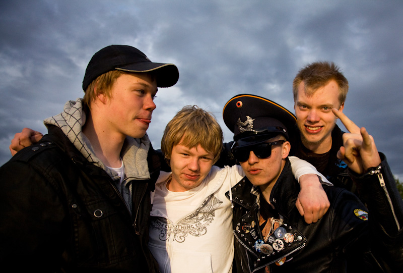 Paikallista nuorisoa Kitisenrannassa