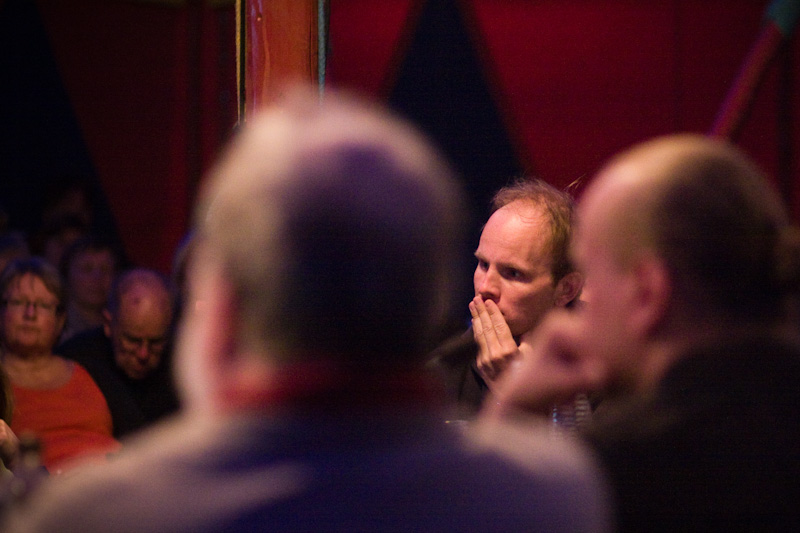 Dome Karukoski Kotimaisten tekij&auml;vieraiden keskustelussa