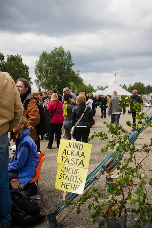 Ison teltan jono alkaa t&auml;st&auml;