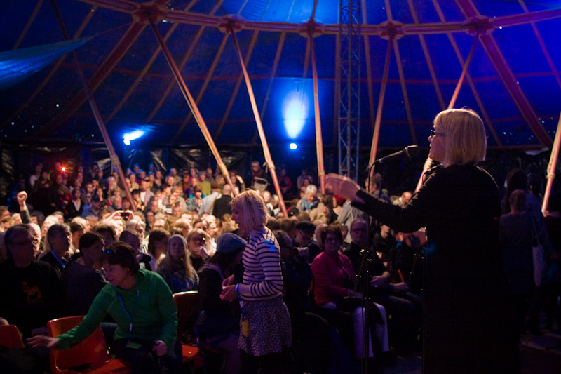 N&auml;yt&ouml;s on loppuunmyyty, tiivist&auml;k&auml;&auml;!