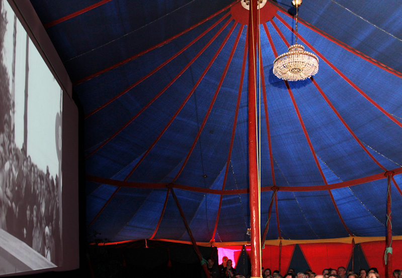 Runoraati pieness&auml; teltassa