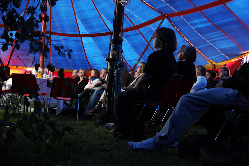 Runoraati pieness&auml; teltassa