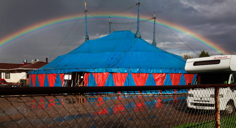Valoilmiö festivaalialueen yllä