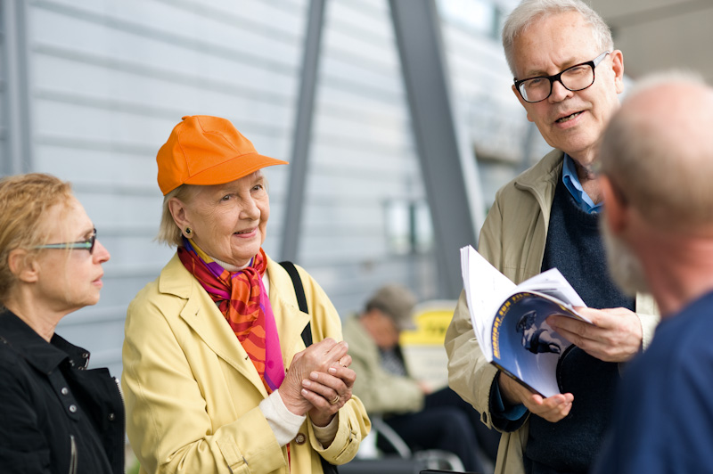 Taina Elg ja Peter von Bagh Rovaniemen lentokentällä
