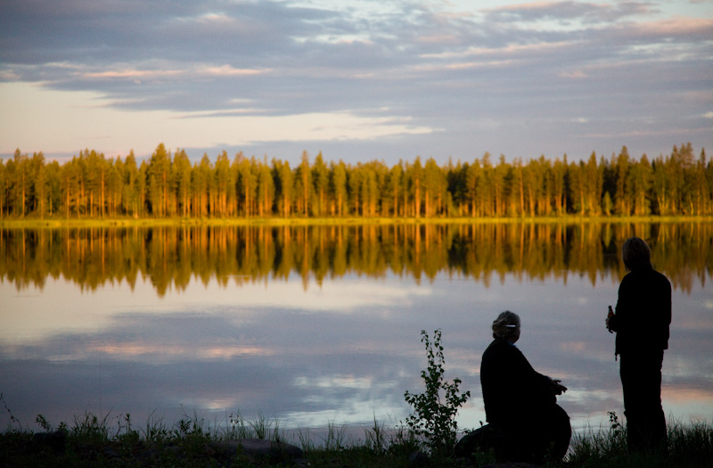 Johanna Saarinen, Timo Malmi ja Kitinen ilta-auringossa