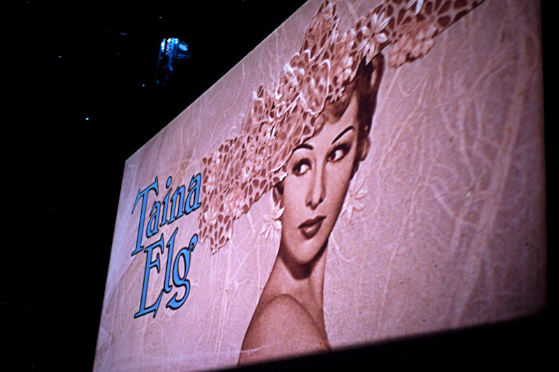 Taina Elg Cukorin elokuvassa Les Girls