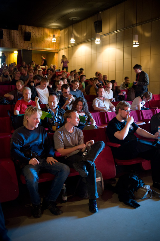 Sátántangón yleisöä