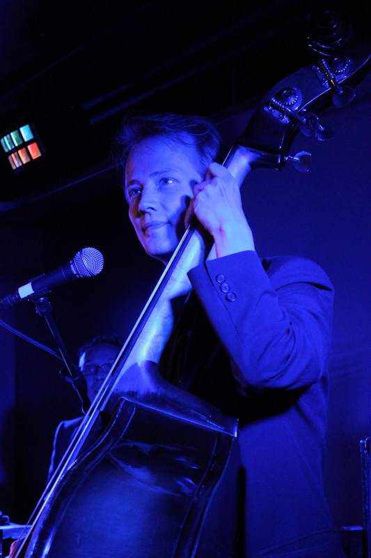 Tuomo Kuure Väärästä rahasta festariklubilla