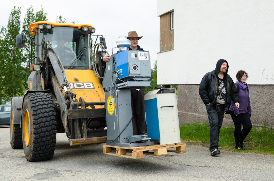 Projektori matkalla pikkuteltalle