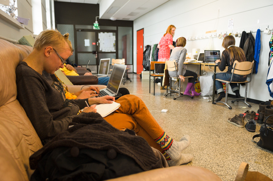 Kino Euphorian väkeä työn touhussa