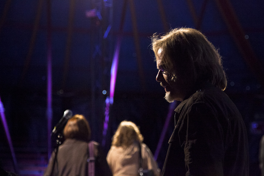 Timo Malmi valmiina esittelemään elokuvan