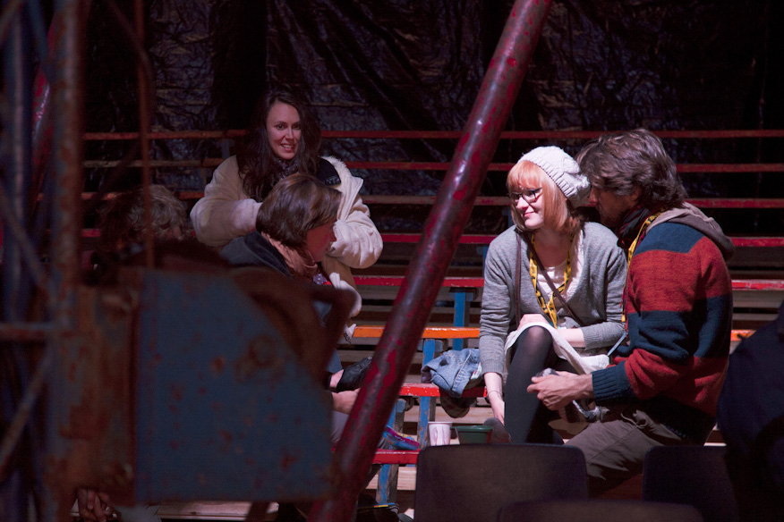 Yleisöä mykkäelokuvan jälkeen