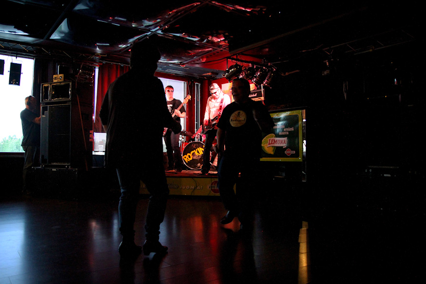 Old Riders houkutteli festariklubin yleisön tanssilattialle