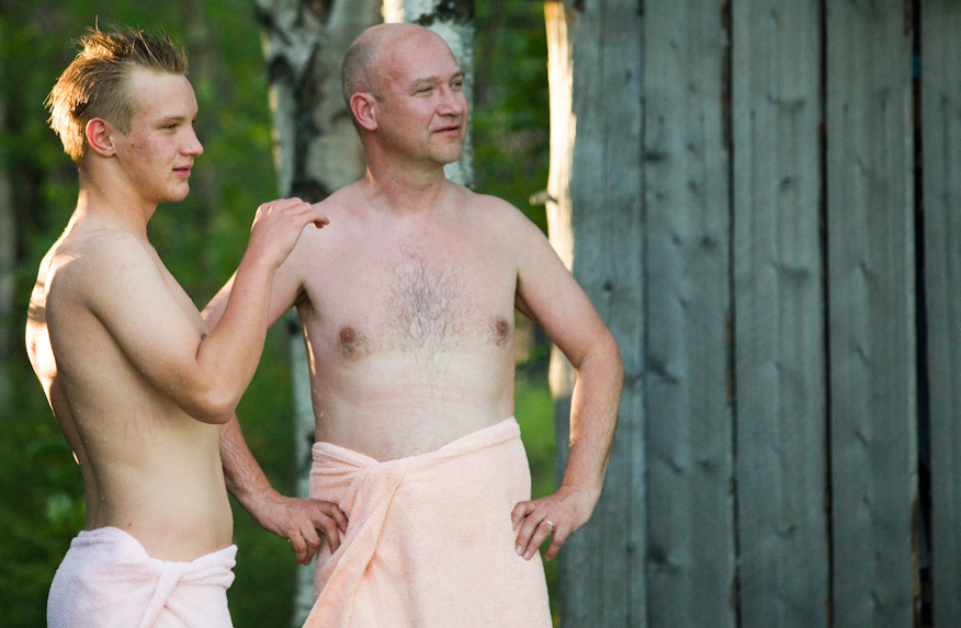 Leo ja Mika Taanila ihmettelevät Stricklandia, joka on käynyt kylmässä Kitisessä jo useamman kerran