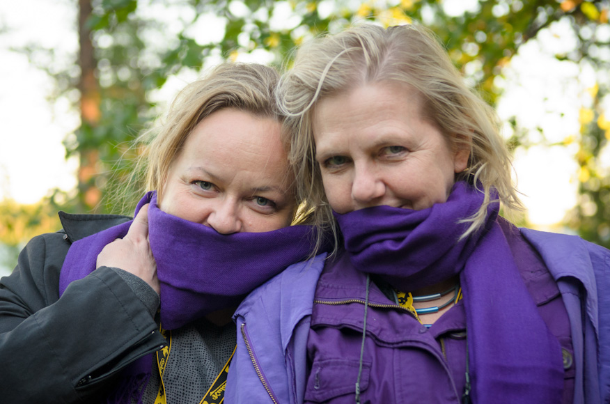 Johanna Saarinen, Liselott Forsman ja huivi