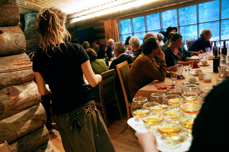 Ja jälkiruuaksi Jaloviinaa