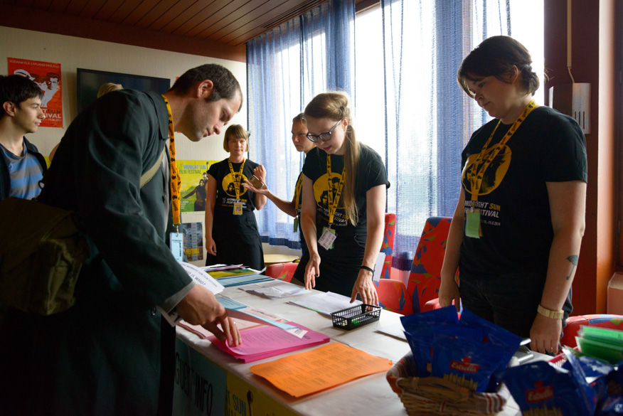 Festivaali-info auttaa vieraita