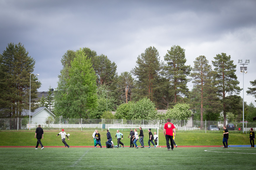 Keskiyön Aurinko vastaan Muu Universumi