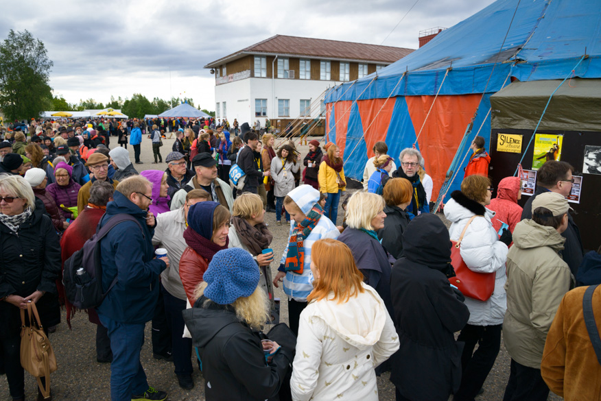 Jonoa mykkäelokuvanäytökseen